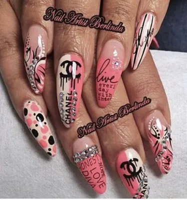 CHANEL GRIPPERS👛💞💓💗 | Chanel nails design, Chanel nails, Nails