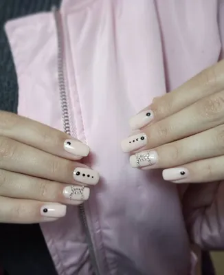 Очень необычный узор сделали гель пастами от @bloomgel.ru @chanelofficial # ногти #ногти2022 #nails #маникюр #маникюр2022 #дизайнногтей… | Instagram