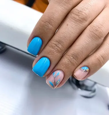 Салон красоты \"Аксамит\" - Маникюр в голубых тонах смотрится очень нежно и  красиво на любых ногтях 💙 Мастер Юлия | Facebook