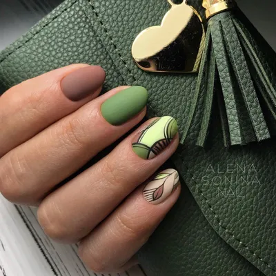 Зеленый маникюр 2022 зеленые ногти с цветами, в зеленых тонах короткий,  дизайн черно-желто-матовый