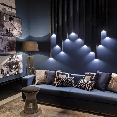 настенная подсветка над диваном | Projeto de iluminação, World of  interiors, Luminárias contemporâneas