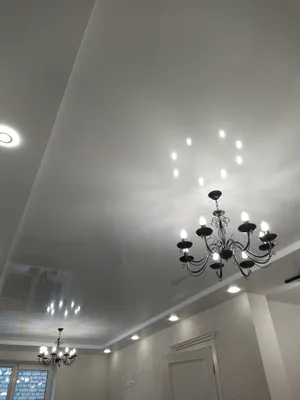 Матовый натяжной потолок с точечными светильниками в коридор НП-704 - цена  от 800 руб./м2