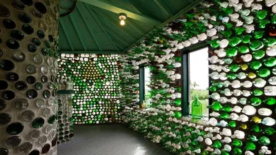 В Канаде построили дом из 1,2 млн пластиковых бутылок | Пикабу