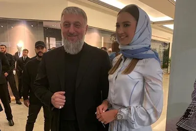 La maison de couture Firdaws s'est produite dans le cadre d'une soirée de  la culture de la République de Tchétchénie à Paris