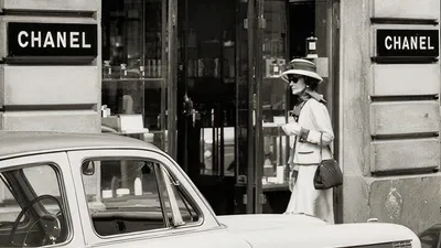 Прощальный жест в адрес кайзера моды: дом Chanel в Париже представил  последнюю коллекцию кутюрье Карла Лагерфельда - RadioVan.fm