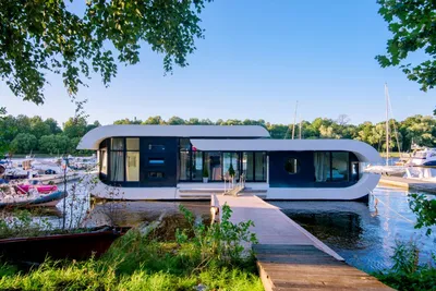 11 примеров крутых домов на воде: дебаркадеров и хаусботов — Roomble.com