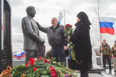 Глава ДНР Александр Захарченко похоронен с воинскими почестями на кладбище  в Донецке - Политика - ДАН