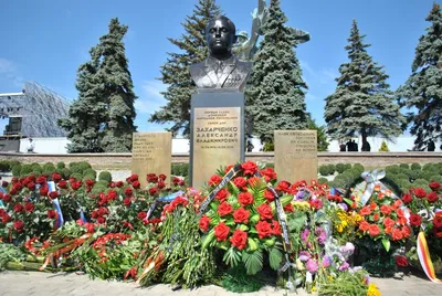 Наша задача – увековечить память о нем»: Денис Пушилин открыл в Донецке  памятный знак в честь Арсена Павлова | Министерство информации ДНР