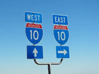 Автомобилисты в США годами воровали дорожные знаки: власти нашли  неожиданное решение - ForumDaily