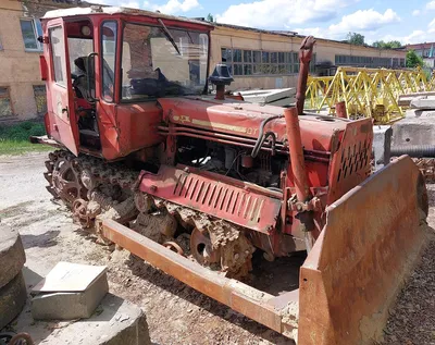 File:Tractor DT-75 Bulldozer 2005 G1.JPG - Wikimedia Commons