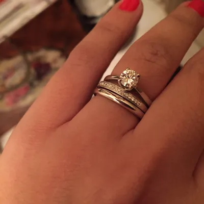 сочетание нескольких колец на одном пальце: 8 тыс изображений найдено в  Яндекс.Картинка… | Engagement rings vintage halo, Dream engagement rings,  Wedding ring bands
