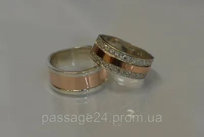 два обручальных кольца из золота с рисунками на них, 3d золотое обручальное  кольцо, альянсы, отношения кольца на белом фоне фон картинки и Фото для  бесплатной загрузки