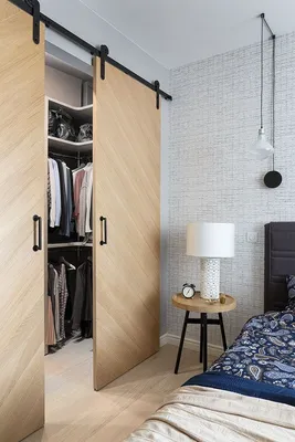 гардеробная с деревянными дверями в интерьере | Wardrobe design bedroom,  Home room design, Home bedroom
