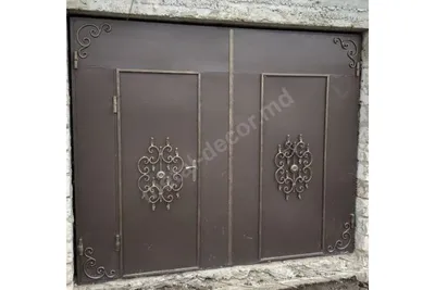 Монтаж входной двери с элементами ковки под красное дерево по доступной  цене в Москве
