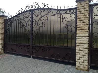 Чёрные металлические ворота с элементами ковки — купить в Москве с  установкой, цена от 82120 руб.