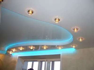 Матовый двухуровневый натяжной потолок с подсветкой,скрытым карнизом,  встроенными светильниками и люстрой ⋆ Проекты Potolki5.by