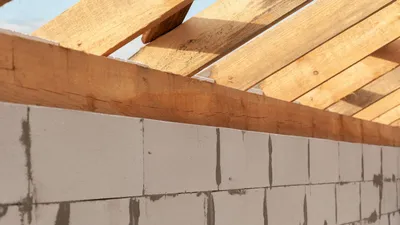 Беседки с двухскатной крышей - купить готовый проект из дерева с установкой  под ключ