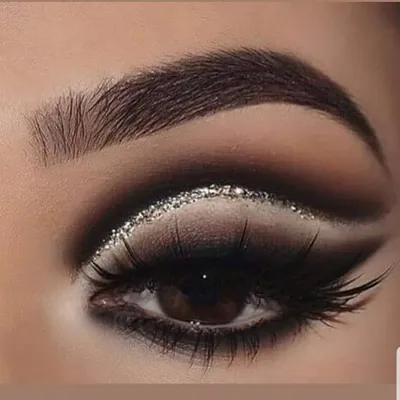 Brows Lashes Berlin - ФАКТЫ ПРО SMOKEY EYES! ⠀ 1) \"Smokey eyes\" в переводе  с английского означает \"дымчатые глаза\". И следует помнить, что это не  «черные глаза» или обязательно вечерний макияж -