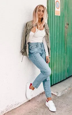 30 стильных образов, с чем носить джинсы в 2023 | Белые джинсовые куртки,  Городские наряды, Наряды
