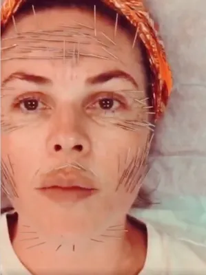 Екатерина Андреева сняла макияж и показала простые упражнения для овала  лица: «Шевелите ушами — будет держаться» - Страсти