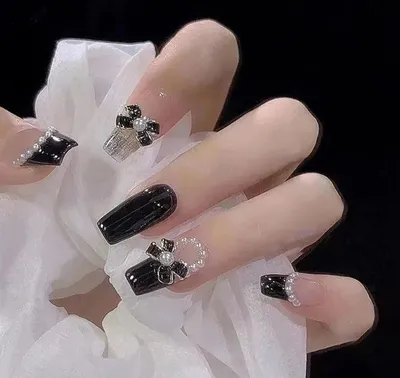 Дизайн ногтей в чёрном цвете имеет свои особенности, модные разновидности,  оригинальные идеи на короткие и длинные ногти😎 Хотите в сторис … |  Instagram