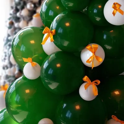 Новогодняя елка из воздушных шаров
