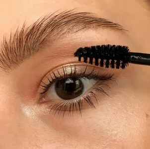 Натуральный макияж в оттенках осени…🍂 Такой можно сделать за 5 минут с  помощью коричневой туши для глаз Aspect Eyelash Mascara. Она… | Instagram