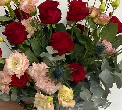 Свадебный букет \"Эустома с красной розой\" - Floradelivery.md - Доставка  цветов в Комрате