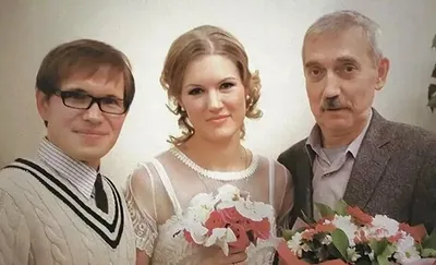 Поздняя дочь однолюба Евгения Киндинова, которая родилась после купания в  святом источнике, как выглядит девушка | С серебряной ложкой во рту | Дзен