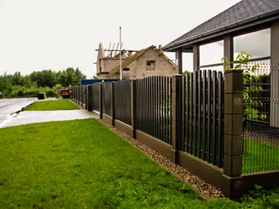 Забор с воротами и калиткой из евроштакетника - купить | Ворота и калитки  из металлического штакетника с установкой под ключ