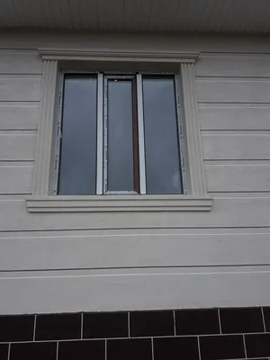 File:Дом главный, окна фасада с лепным декором.jpg - Wikimedia Commons