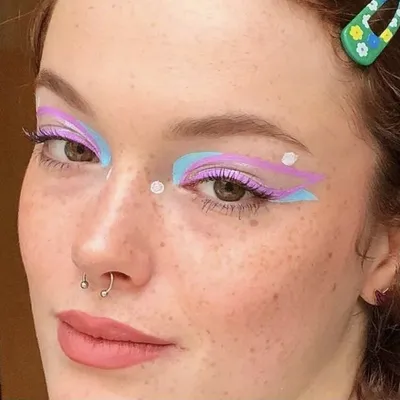 Яна | Макияж Визажист Тюмень on Instagram: \"Used @kaleidosmakeup Eyeshadow:  flowing haze Eyeliner: night of creation… | Bright makeup, High fashion  makeup, Eyeliner