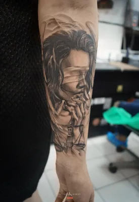 Irena|Tattoo Artist on Instagram: “Фемида - в греческой мифологии Богиня  правосудия. Изображают с по… | Татуировка на боковой части бедра, Тату,  Татуировка на бедре