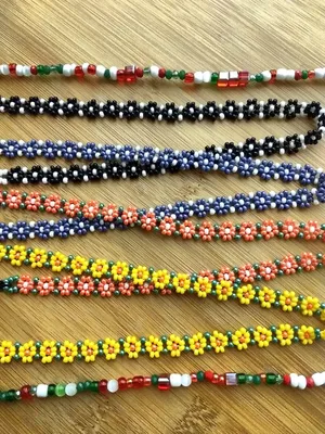Фенечки из бисера | Handmade beaded necklaces, Beaded chocker, Beaded  bracelet patterns