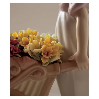 Фигурка Lladro Любовь I, цветы 21х32 см, фарфор (LLADRO) - купить в Москве  в Williams Oliver