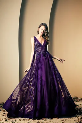 Фиолетовый, темно-фиолетовый принесут удачу в Новом году: как выбрать такое  платье для встречи 2024 года