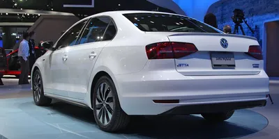 Volkswagen Jetta (2015) - picture 25 of 32