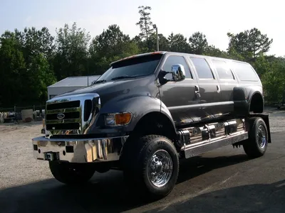 Ford F-650 Super Truck Makes No Sense Whatsoever, It Is a Bully on the Road  - autoevolution