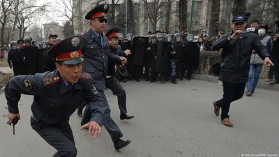 Убегая с Харьковщины, россияне оставили 1000 комплектов формы для полицаев