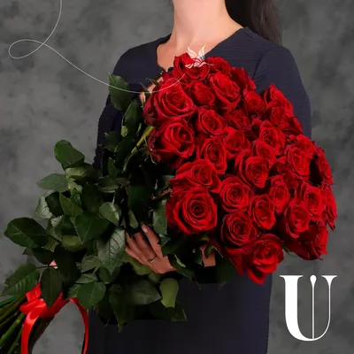 Купить букет из 31 красной розы в крафт бумаге | Доставка Минск