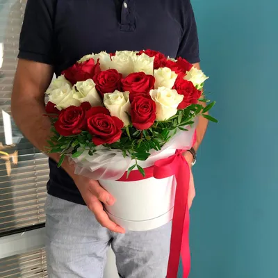 Букет 31 роза синяя черная радужная купить с доставкой в СПб