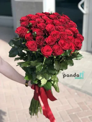 31 красная роза с золотой в букете - 80 см. за 10 190 руб. | Бесплатная  доставка цветов по Москве
