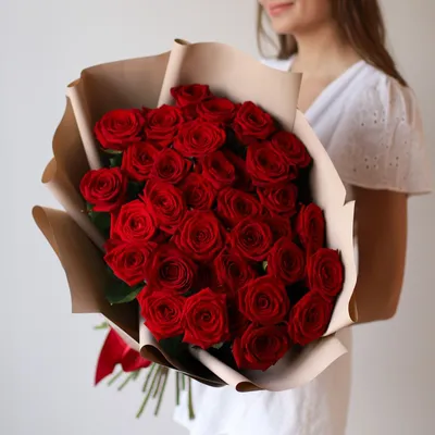 Купить букет из 35 красных роз (70 см) по доступной цене с доставкой в  Москве и области в интернет-магазине Город Букетов