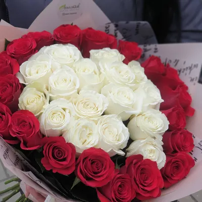 Купить букет 35 красных роз (50 см.) по доступной цене с доставкой в Москве  и области в интернет-магазине Город Букетов