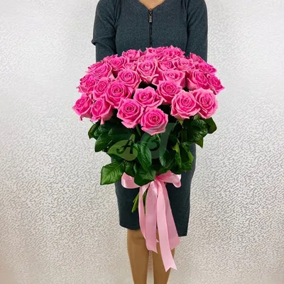 Букет из 35 роз Кения с оформлением фетр купить в Челябинске: цены, фото