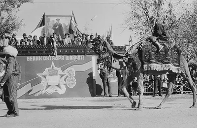 Tashkent Retrospective - И такое было... Ташкент. 1970-й г. Отправление  пассажирского эстафетного поезда Ташкент - Ашхабад. Поезд поведут машинист  первого класса тепловозного депо \"Ташкент\" А.И. Маракаев и его помощник  Васканян безвозмездно в