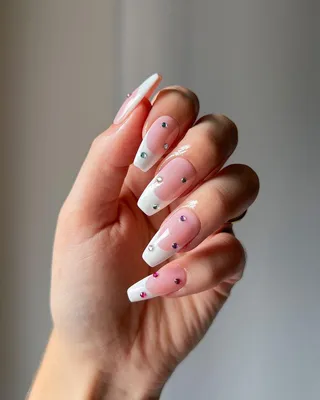Белый со стразами - эффектно! | Красивые ногти. Маникюр. DivaNail |  ВКонтакте