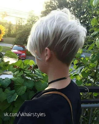 Блондинка с короткой стрижкой со спины (61 фото)