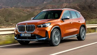 Синяя BMW x12» — создано в Шедевруме