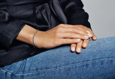 На какой руке носят браслеты женщины: как правильно носить цепочку на руке